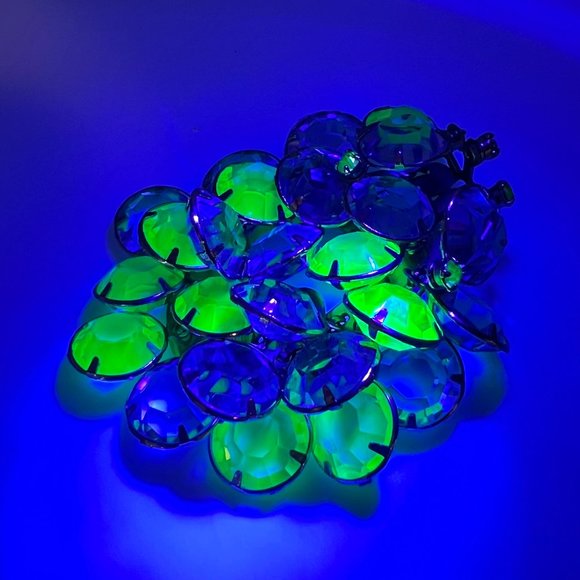 Costume Jewelry Jewelry - Uranium Glass Cha-cha Brooch